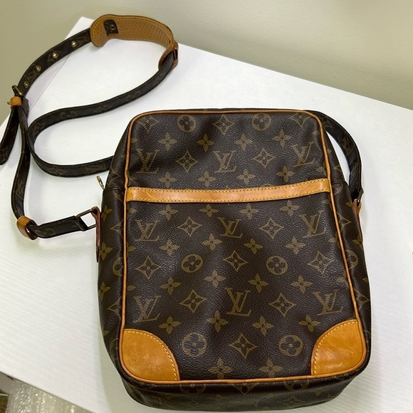 💎 LOUIS VUITTON - Danube GM Monogram Crossbody - Picture 1 of 8